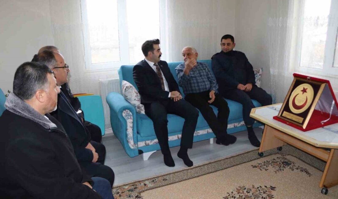 Tomarza Kaymakamı Selim Eser, Tomarzalı Şehit İsmail Cihan’ın babası Şahin