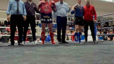 Kayseri Muaythai Okul Sporları Müsabakaları Talas Spor Salonu’nda yapılan küçükler,