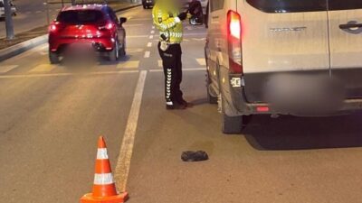 Kayseri’de polis ekipleri tarafından öğrencilerin trafikte güvenliğini sağlamak adına yapılan