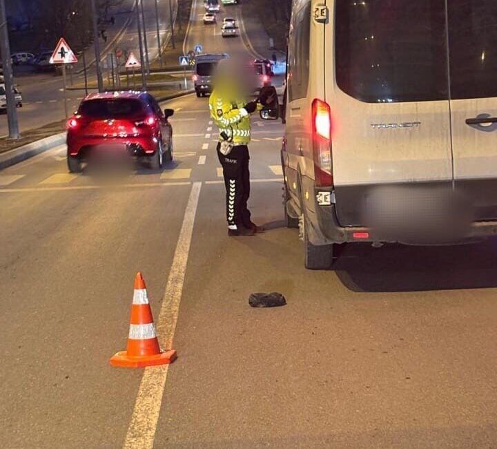 Kayseri’de polis ekipleri tarafından öğrencilerin trafikte güvenliğini sağlamak adına yapılan