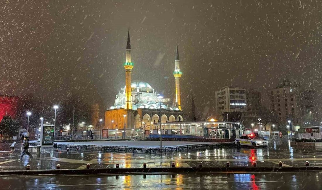 Kayseri’de kar yağışı etkisini gösterdi. Kar yağışıyla birlikte kent, beyaz