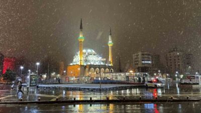 Kayseri’de kar yağışı etkisini gösterdi. Kar yağışıyla birlikte kent, beyaz