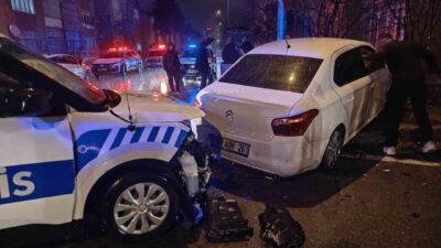 Kayseri’nin Kocasinan ilçesinde polis aracı ile otomobilin çarpıştığı kazada, otomobil