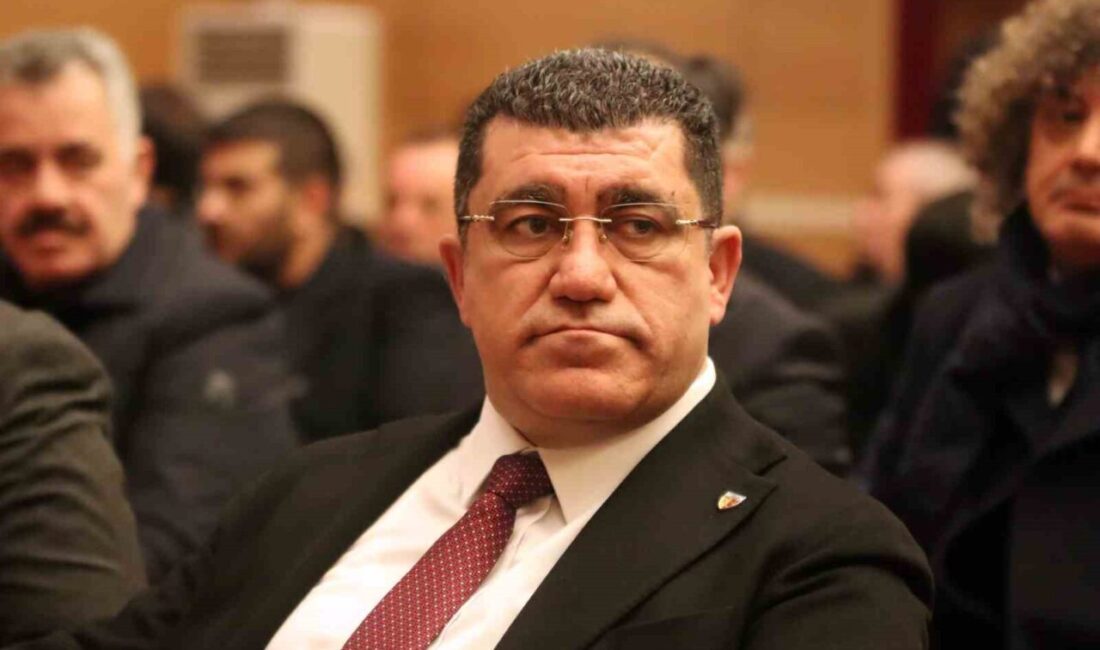 Kayserispor’da gerçekleştirilen olağanüstü genel kurul toplantısında mevcut başkan Nurettin Açıkalın