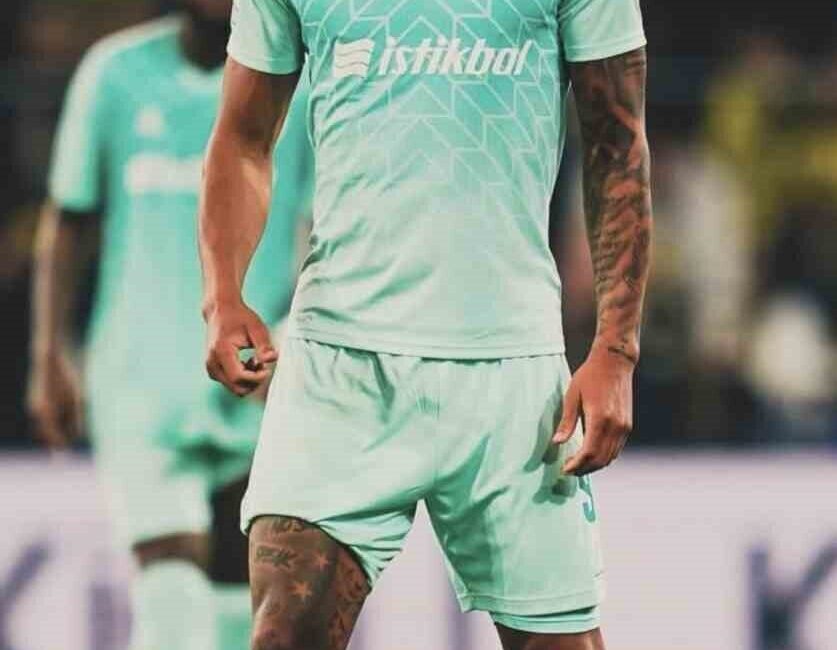 Kayserispor’un forvet futbolcusu German Onugkha kadro dışı kalmasına tepki gösterdi.