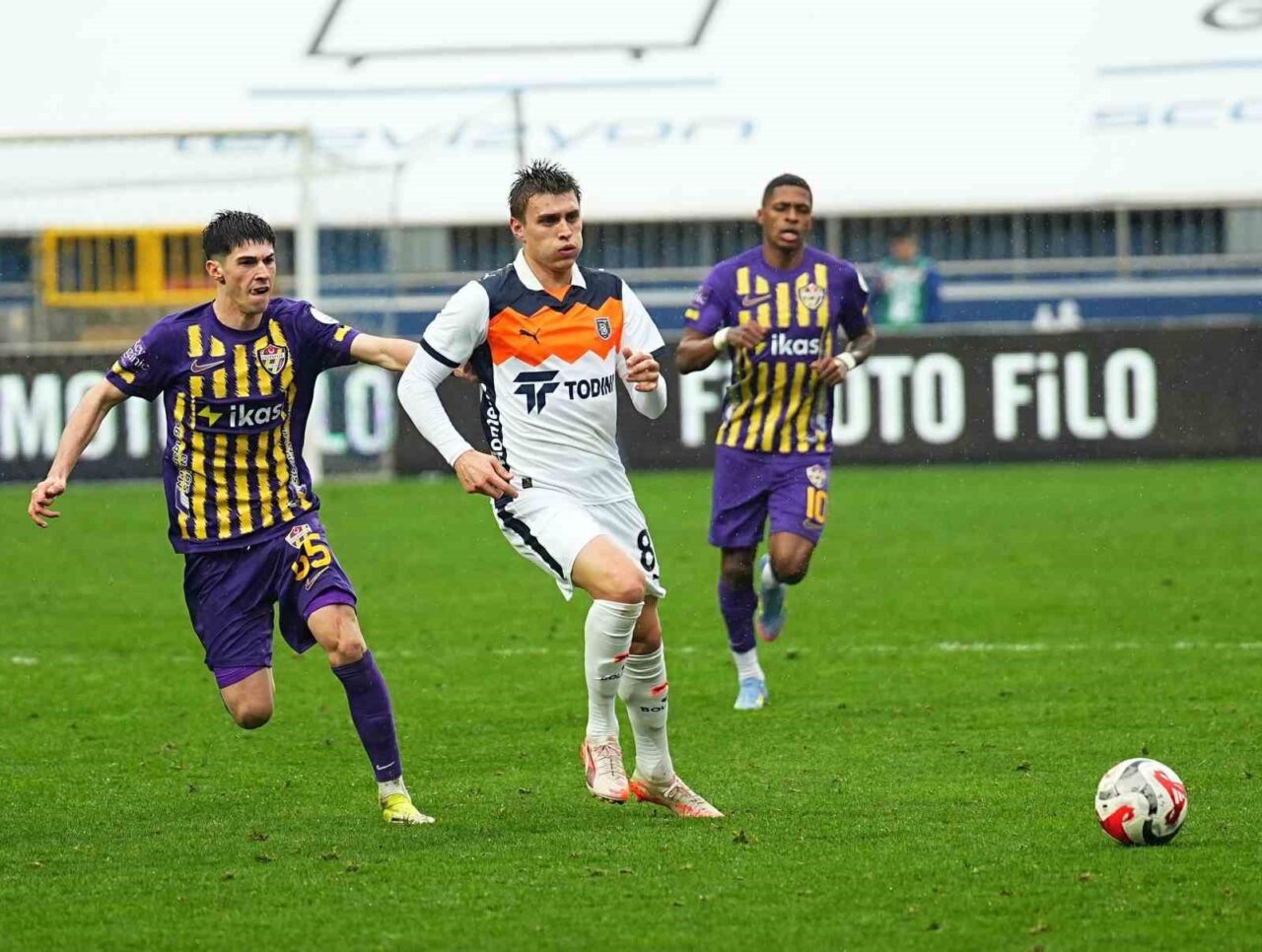 RAMS Başakşehir’in, Galatasaray’dan kiralık olarak kadrosuna kattığı Kazımcan Karataş, Eyüpspor