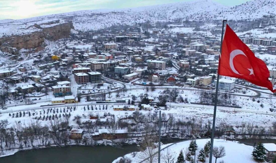 Erzincan’ın Kemah ilçesinde asrın felaketinin yıl dönümünde meydana gelen 4,9