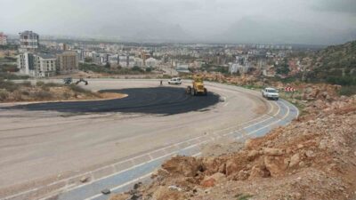 Kepez Belediyesi, yoğun yağışların ardından doğal çukurların oluştuğu Göçerler Mahallesi
