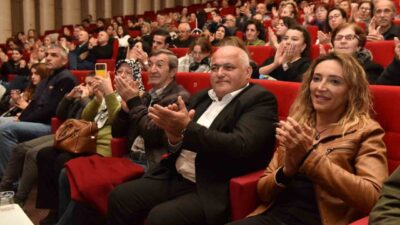 Anadolu’nun yüzyıllardır dilden dile aktarılan ezgileri, Kepez’de aynı sahnede yankılandı.