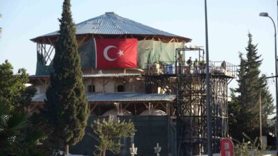 Kilis Belediye Başkanı Hakan Bilecen, deprem sonrası kentte yürütülen yıkım