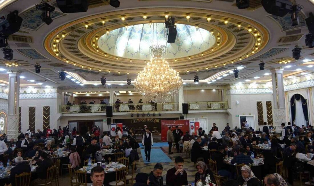 Kilis Valisi Ömer Kalaylı, gazi ve şehit aileleriyle iftar programında