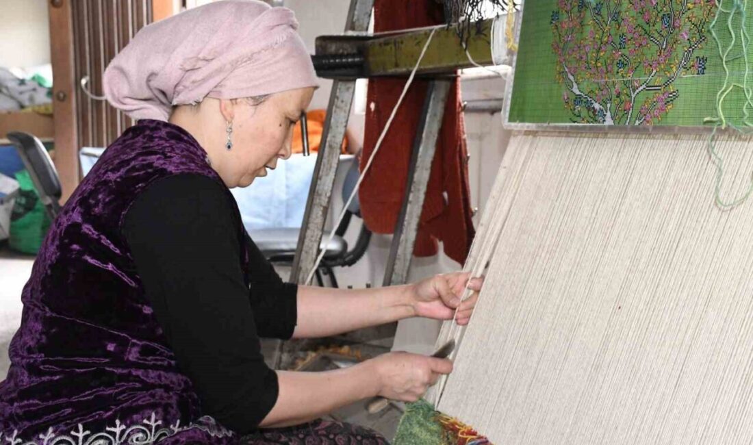 Yozgat’ın Yenifakılı ilçesinde yaşayan Kırgız Türkleri, halı ve kilim dokumacılığıyla