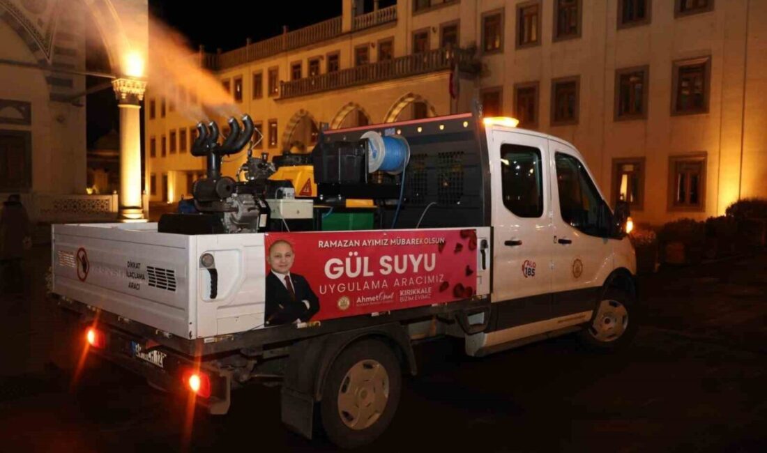 Kırıkkale’de belediye ekipleri tarafından Ramazan ayı dolayısıyla kent genelinde gül