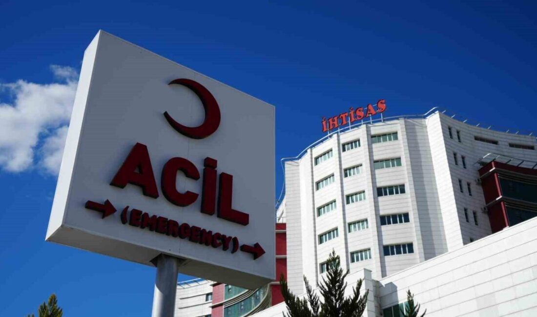 Kırıkkale’de kontrolden çıkan otomobilin beton bariyere çarptığı kazada sürücü yaralandı.