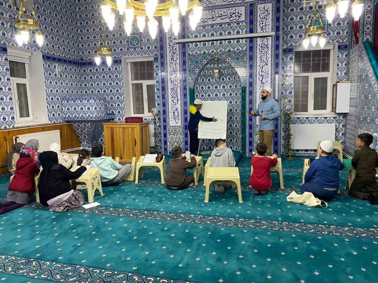 Eskişehir’in Seyitgazi ilçesine bağlı Kırka Mahallesi’nde camiler, Ramazan ayı boyunca