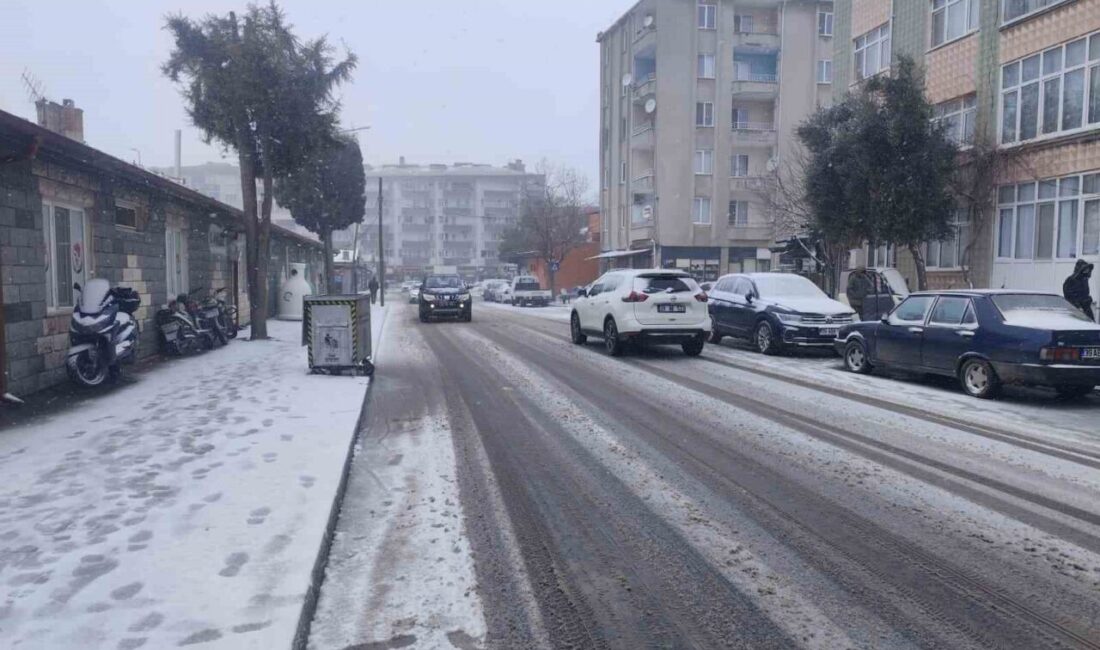 Kırklareli merkez ve bazı ilçelerine sabahın erken saatlerinde başlayan kar