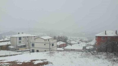 Kırklareli’nin yüksek kesimlerinde etkili olan kar yağışı sonrası ormanlık alanlar