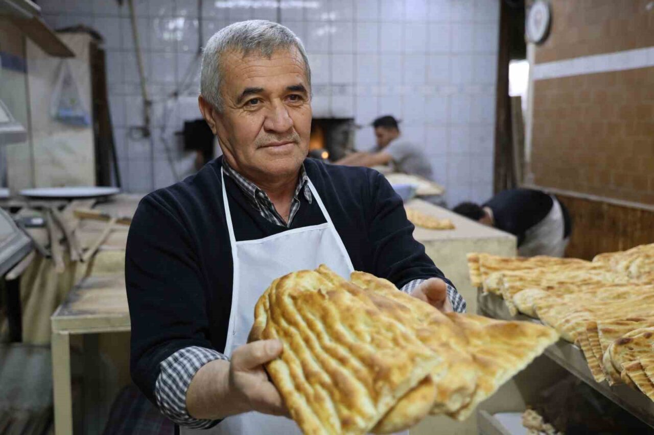 Ramazan ayına sayılı günler kala Kırşehir’de fırınlarda Ramazan pidesi hazırlıkları