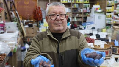 KIRŞEHİR (İHA) – Ramazan ayının yaklaşmasıyla birlikte Kırşehir’de hurmalar aktar