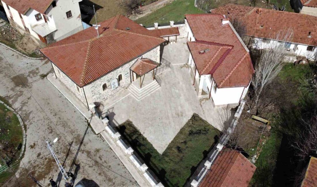 Yozgat’ta Tekkeyenicesi Köyü Camisi, mimari özellikleri ve kalem işi süslemeleriyle