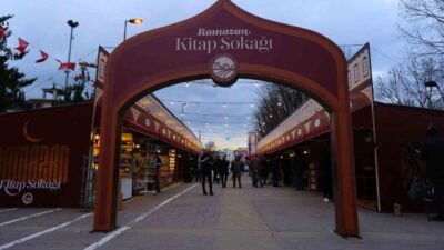 Sakarya Büyükşehir Belediyesi tarafından geleneksel hale getirilen Kitap Sokağı, Ramazan