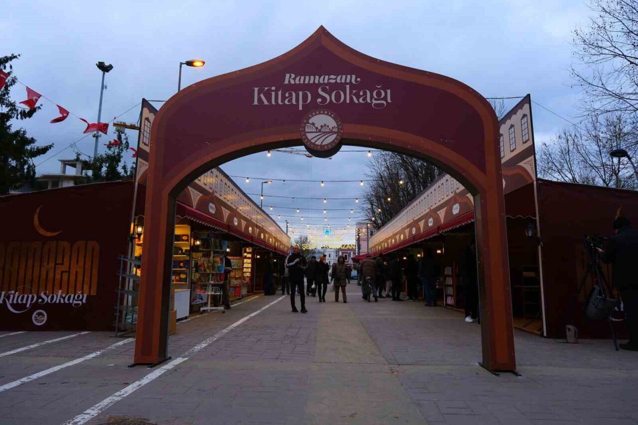 Sakarya Büyükşehir Belediyesi tarafından geleneksel hale getirilen Kitap Sokağı, Ramazan