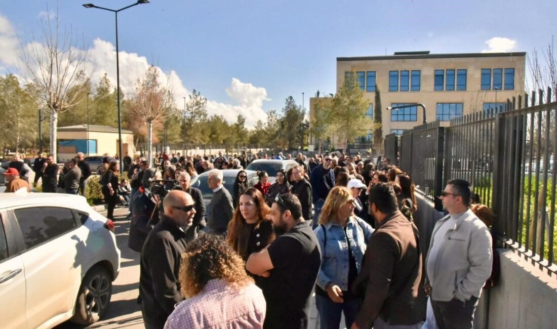 Kuzey Kıbrıs Türk Cumhuriyeti’nde (KKTC) çok sayıda kişi, Türkiye ile