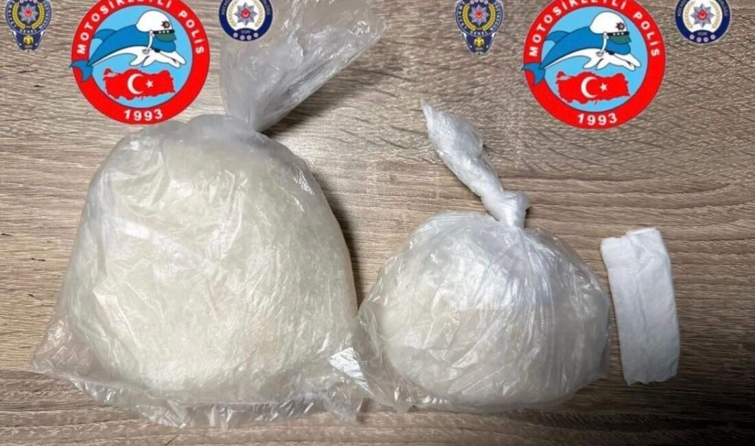 Kocaeli’nin İzmit ilçesinde polis ekiplerince şüphe üzerine durdurulan 4 şüphelinin