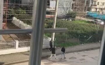 Kocaeli’nin İzmit ilçesinde yolda yürürken kuru sıkı tabancayla havaya ateş