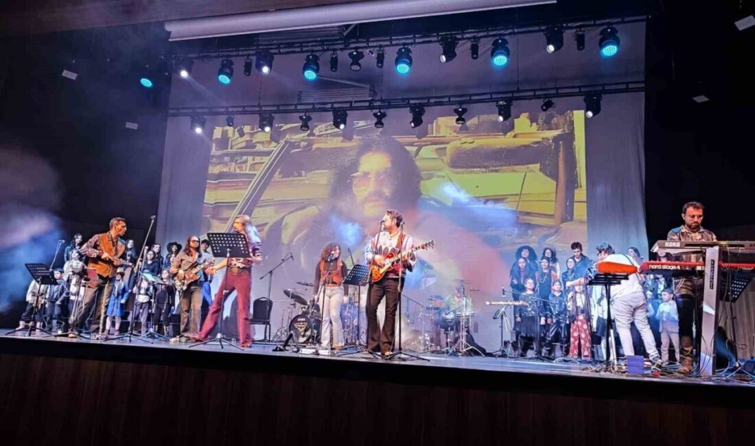 Kocaeli’de merhum sanatçı Barış Manço hatırasına düzenlenen “Her Zamanın Barış