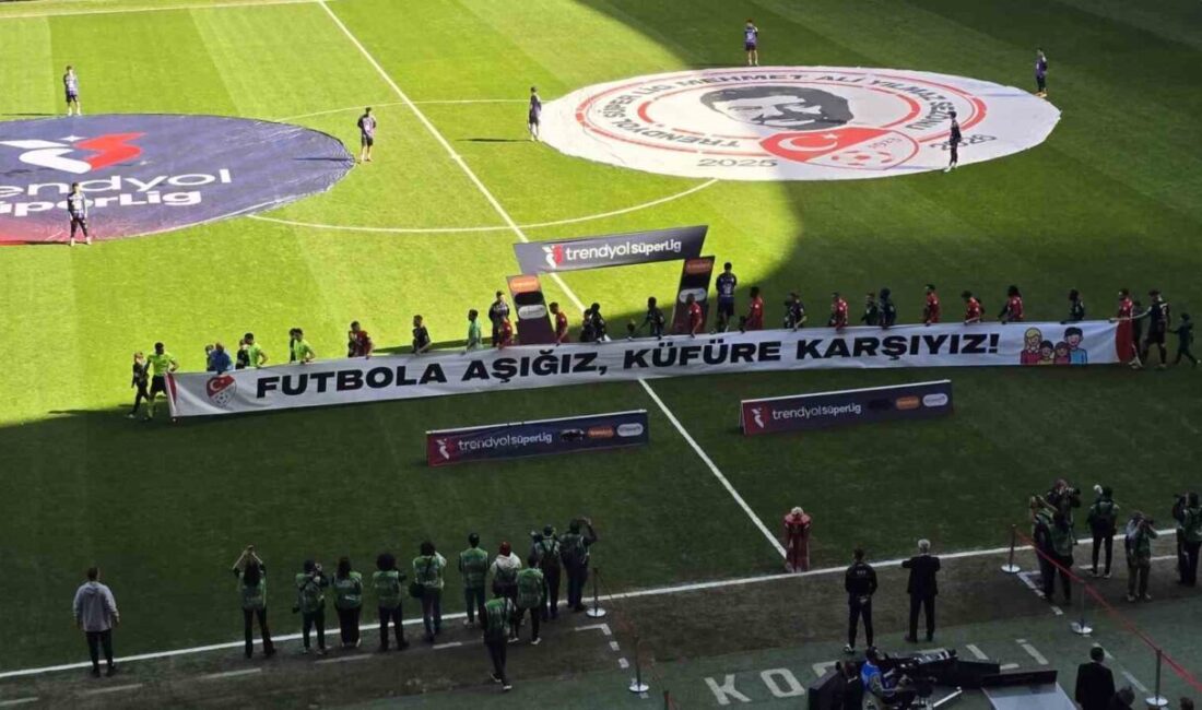 Kocaelispor ile Gaziantep FK arasında oynanan karşılaşma öncesinde sahada ve