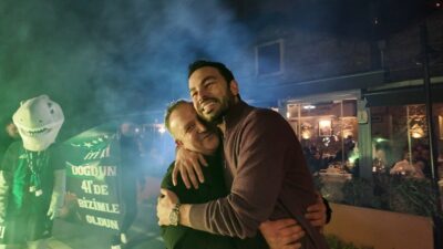 Kocaelisporlu taraftarlar, Teknik Direktör Selçuk İnan’ı şaşkınlığa uğratan doğum günü