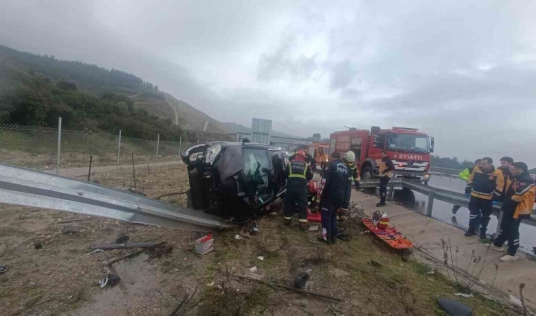 Aydın’ın Yenipazar ilçesinde kontrolden çıkan otomobilin bariyerlere çarpması sonucu meydana