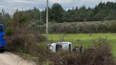 Bilecik’te seyir halindeyken kontrolden çıkan araç şarampole uçtu, sürücüsü yaralandı.