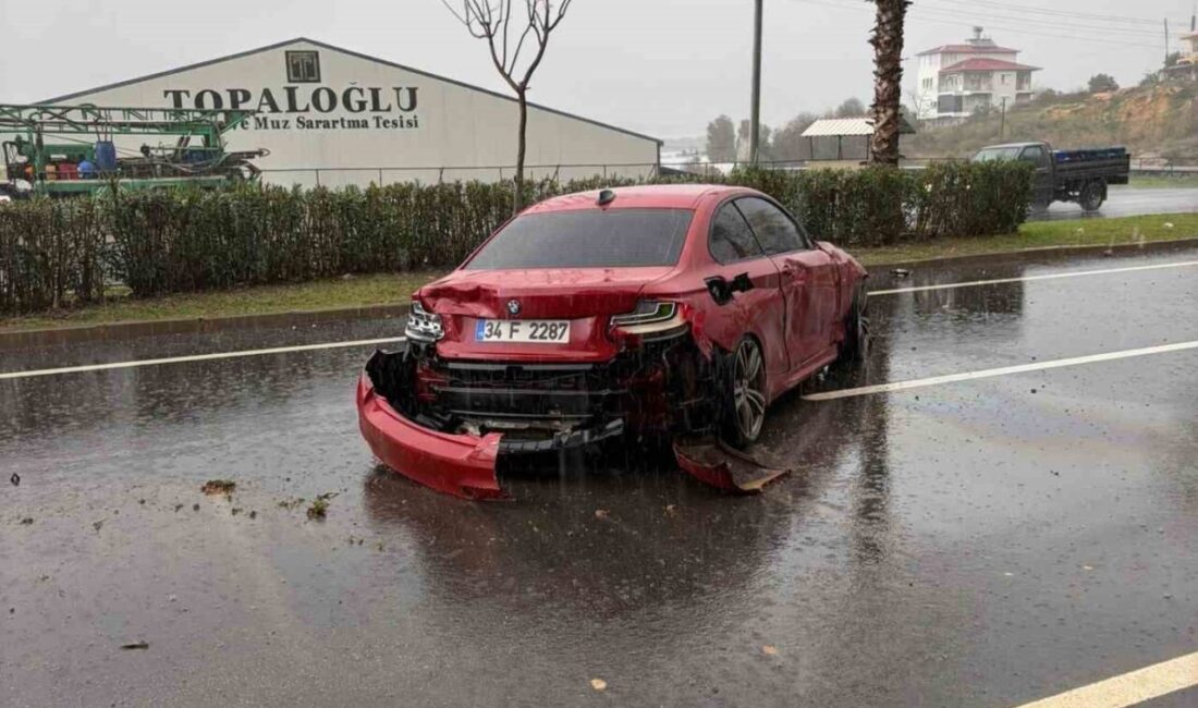 Antalya’nın Gazipaşa ilçesinde yağış nedeniyle kayganlaşan yolda meydana gelen trafik