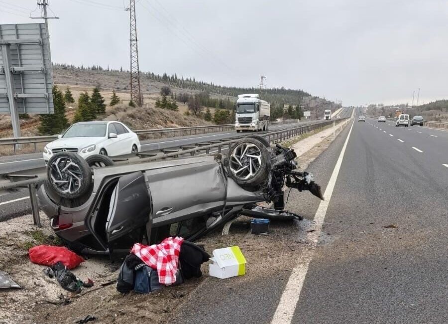Eskişehir’de kontrolden çıkan otomobilin ters dönmesi sonucu meydana gelen trafik