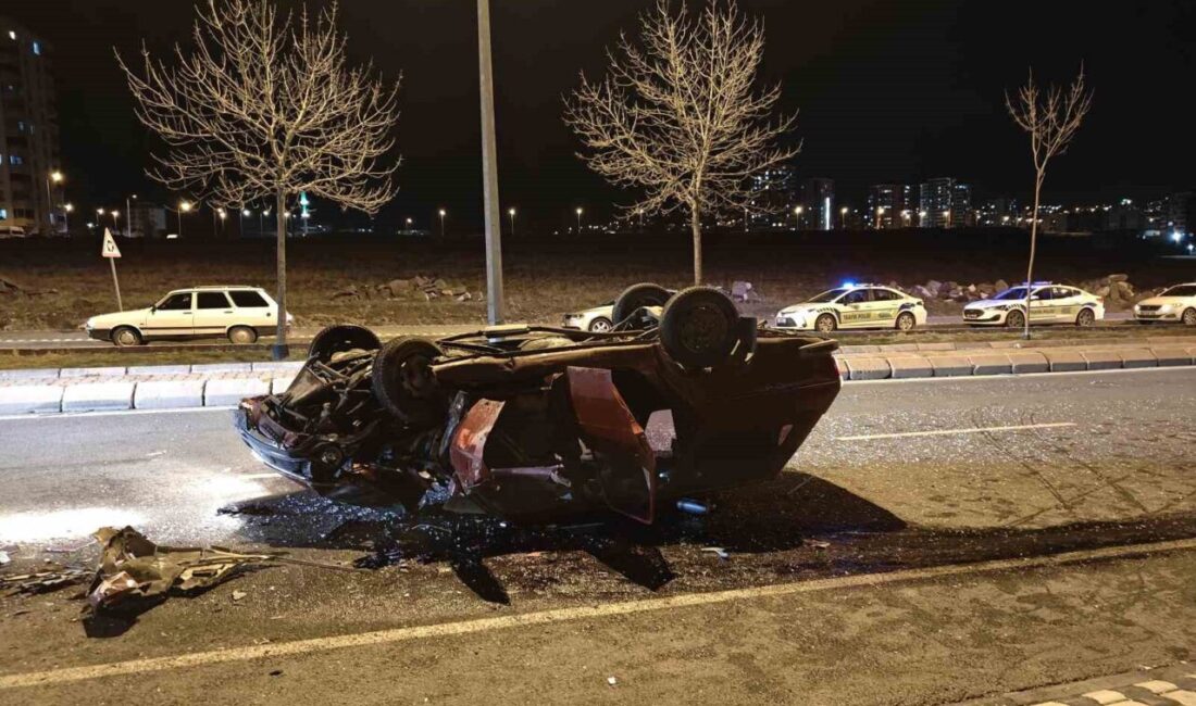 Kayseri’nin Melikgazi ilçesinde kontrolden çıkan otomobilin ters döndüğü kazada 4