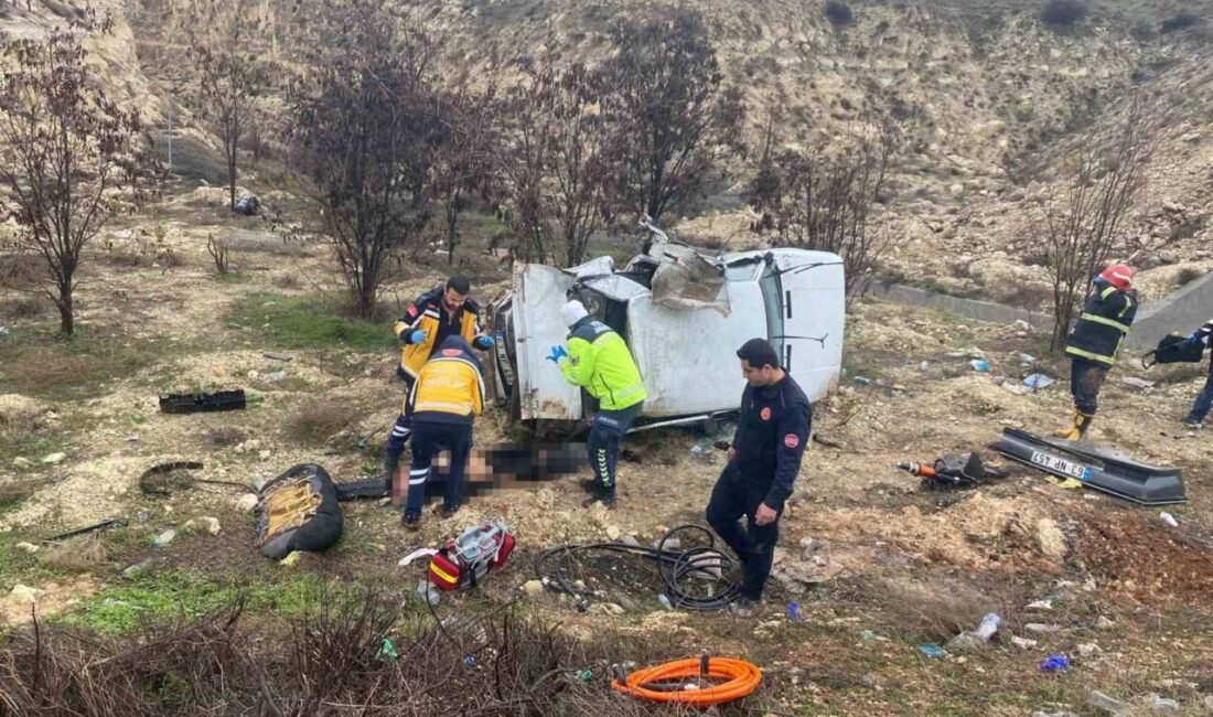 Gaziantep’in Nizip ilçesinde kontrolden çıkarak otoyoldan şarampole uçan otomobilin sürücüsü