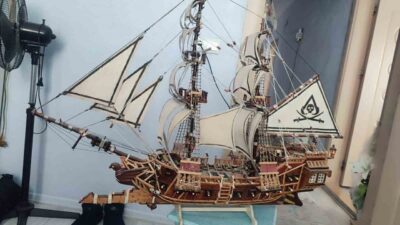 Konuşma ve işitme engelli Aziz Harmancı, atık malzemelerle ortaya koyduğu