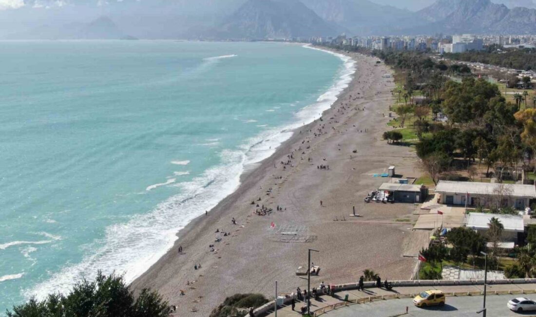 Antalya kent merkezinde iki gündür etkili olan sağanak ve şiddetli