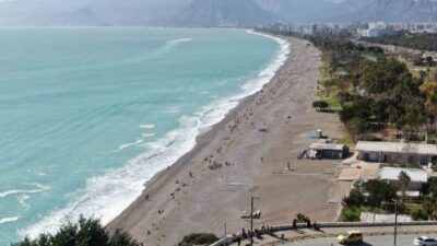 Antalya kent merkezinde iki gündür etkili olan sağanak ve şiddetli
