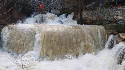 Konya’nın Hadim ilçesi Dedemli Mahallesi’nde eriyen kar suları ve etkili