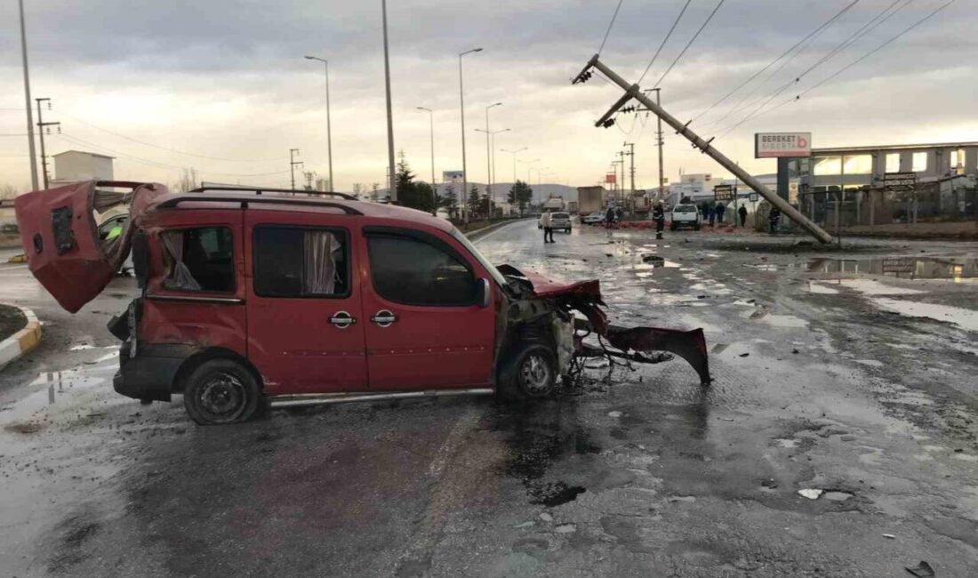 Konya’nın Ereğli ilçesinde tır ile kamyonetin çarpışması sonucu meydana gelen