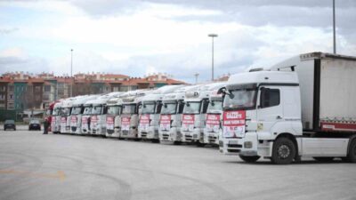 Konya’dan Gazze’ye ulaştırılmak üzere 15 tır insanı yardım malzemesi dualarla