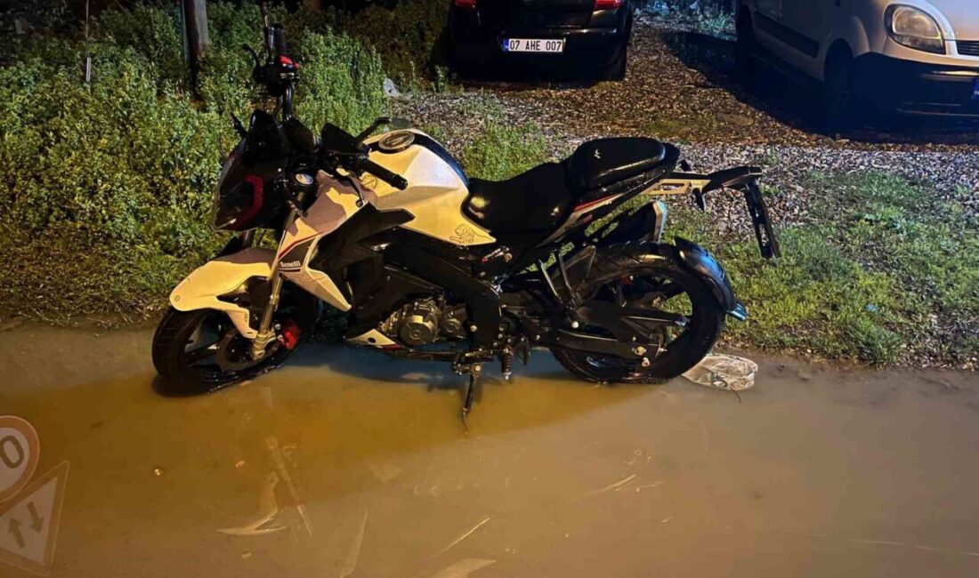 Antalya’nın Gazipaşa ilçesinde D-400 karayolunda meydana gelen trafik kazasında motosiklet