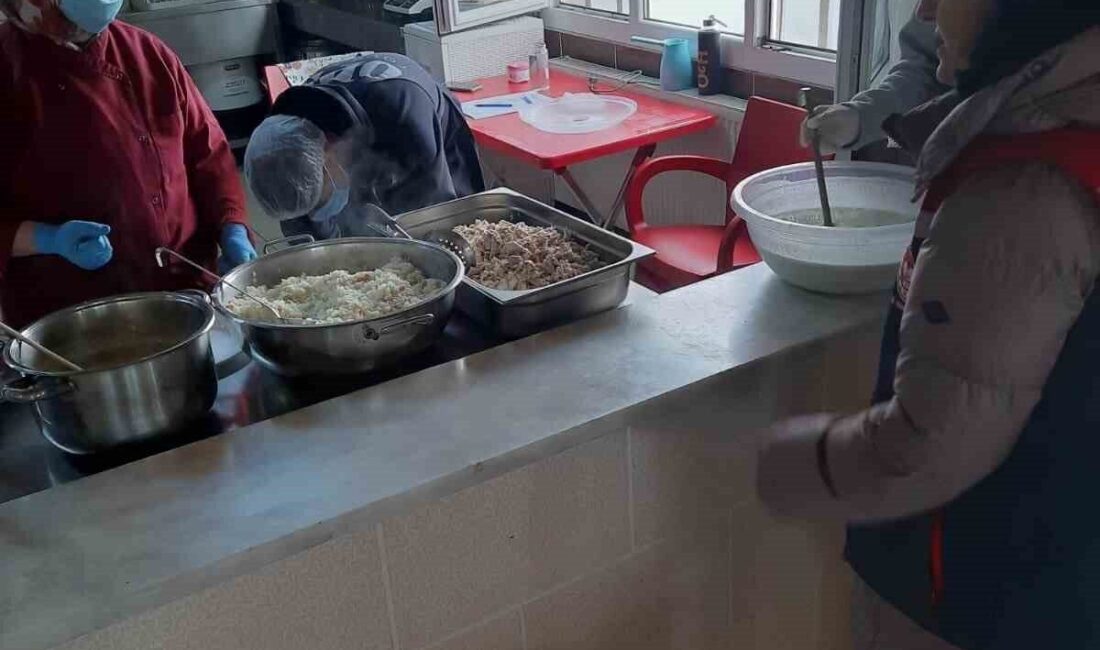 Aydın’ın Köşk ilçesinde öğrencilerin okulda sağlıklı gıda tüketmeleri ve hijyenik