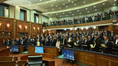 Kosova’da 28 Aralık’taki genel seçimlerin ardından toplanan Meclis’te Cumhurbaşkanı Vjosa