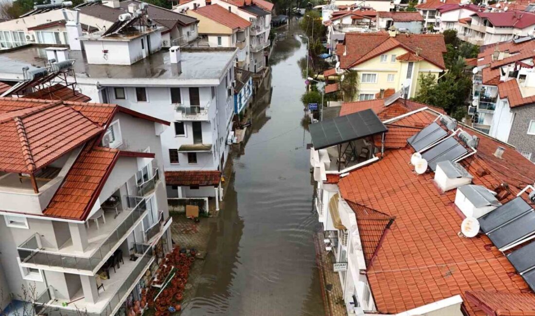 Muğla’da etkili olan sağanak yağışların ardından Köyceğiz Gölü’nde su seviyesi