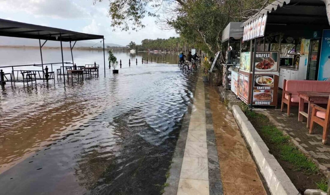 Muğla’nın Köyceğiz ilçesinde gölün yağmur suları ile seviyesi yükselince kordonda