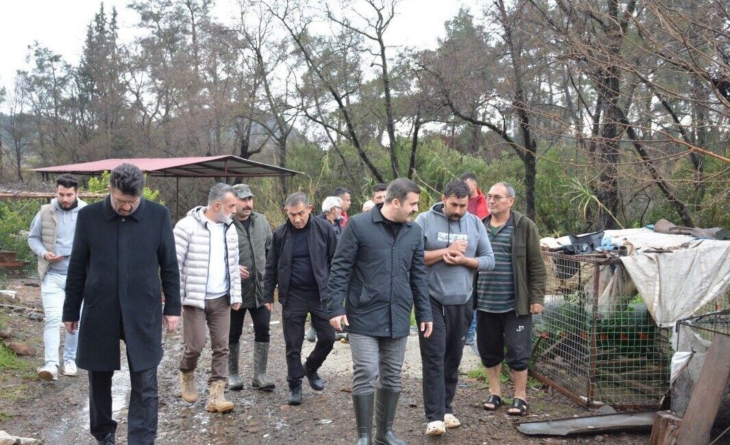 Muğla’nın Köyceğiz ilçesinde etkili olan yoğun yağışın ardından oluşan dere